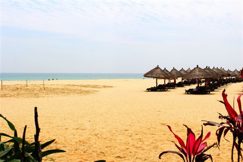 装修大桌子长方形好看吗（客厅放大长桌）